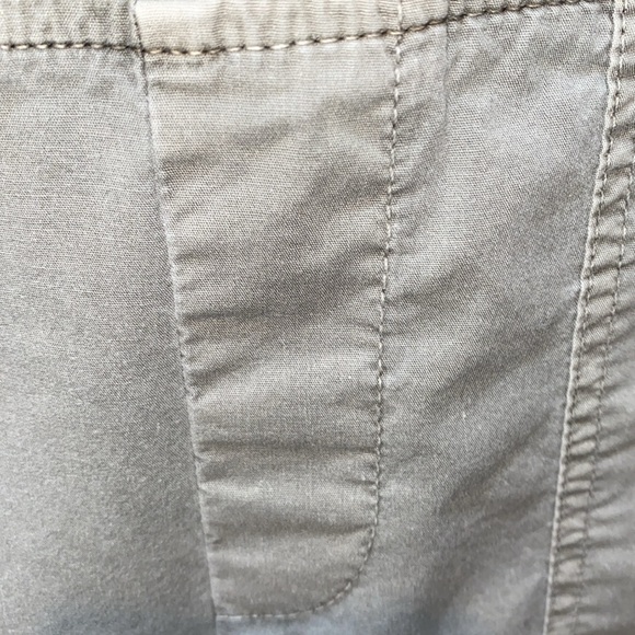 WEARABLES LIGHT OLIVE ANKLE/CROP CARGO PANTS ZIPPED POCKETS SZ 31 W - Picture 6 of 13